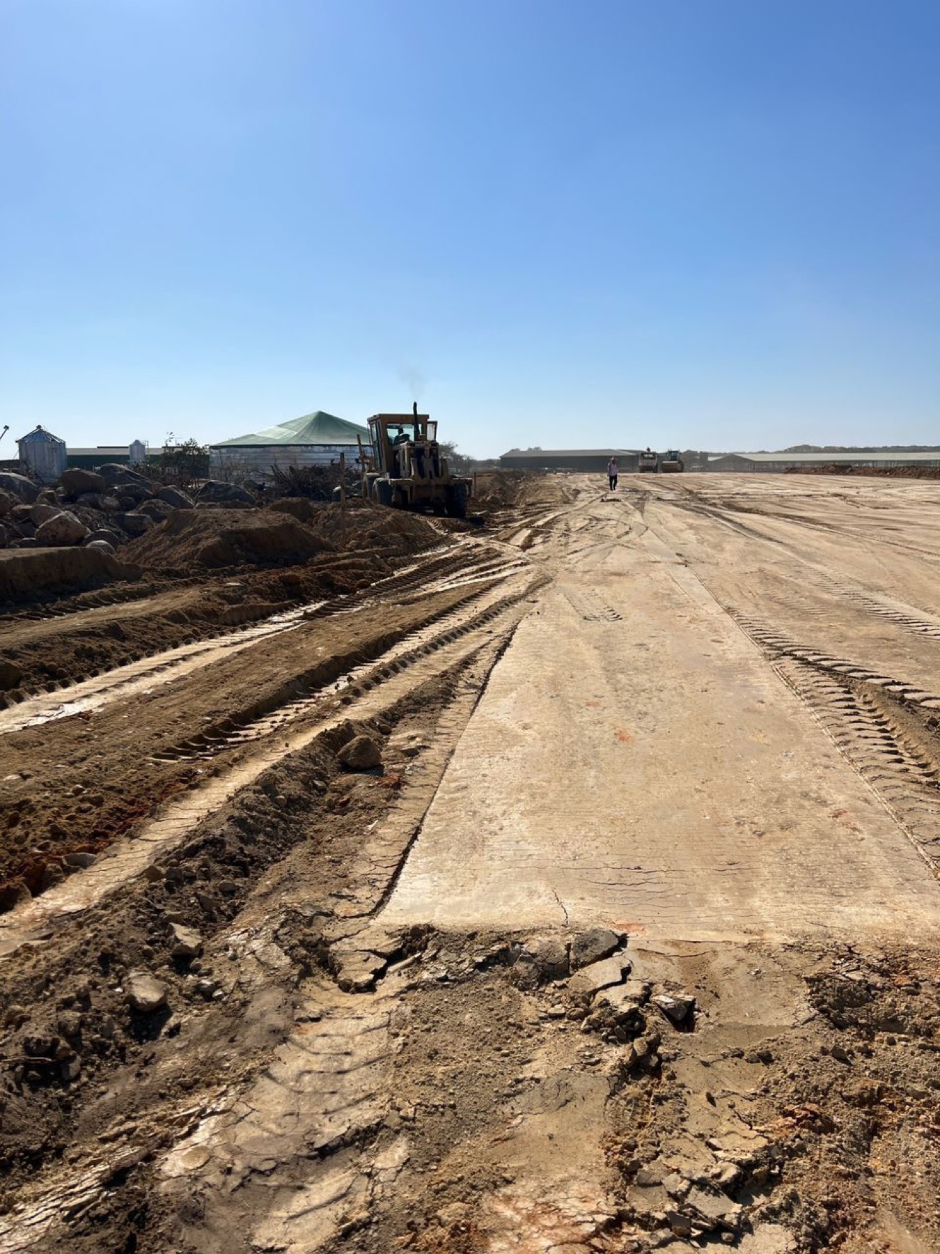 Graded access road